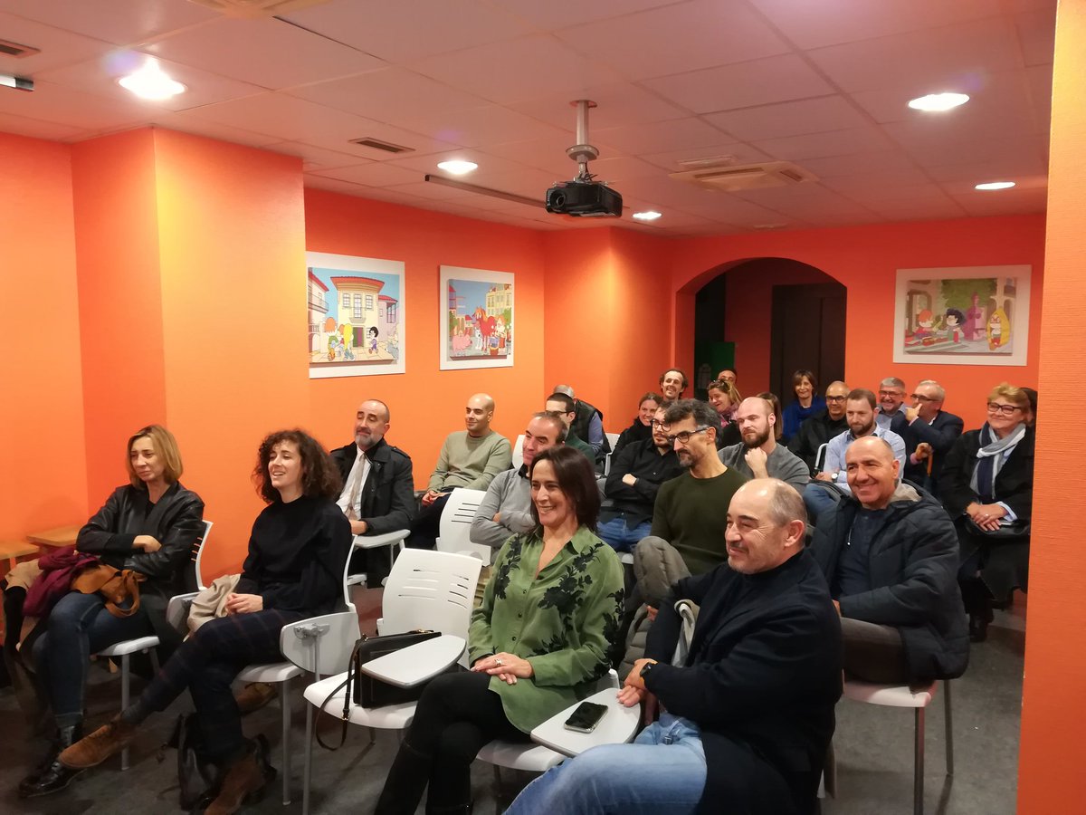 ClagAudiovisual's tweet photo. .@ClagAudiovisual Os executivos do audiovisual que participan no "I+P Ideas producir" coñeceron esta tarde o potencial de #Pontevedra como plató de rodaxe, e asistiron a unha recepción co alcalde, quen os animou a rodar nos seus espazos. #PitchingCluster2018 https://t.co/f68U6EnNxv