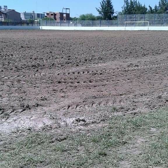 VAlvear_oficial's tweet photo. #Institucinal se comenzó a realizar trabajos de mejoras en el en campo del juego. Para que llegue en óptimas condiciones para el #TRA2019. PH: Pablo Gareca Osuna https://t.co/KhsXL8y0MN