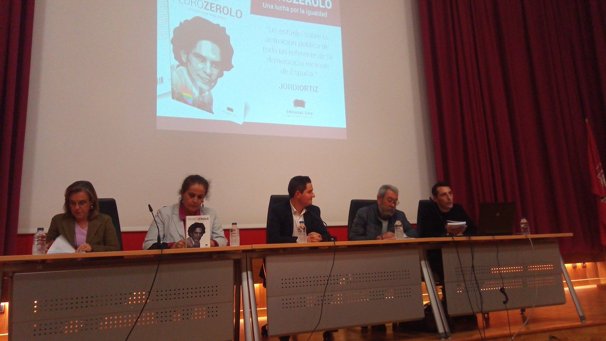 RosaLavina's tweet photo. #SiempreZerolo @PuriCausapi en la presentación del libro sobre Pedro Zerolo afirma que "#PedroZerolo tenía claro que para avanzar en derechos el movimiento #LGTBI debia ir de la mano del movimiento feminista." https://t.co/ednTlVhiFB