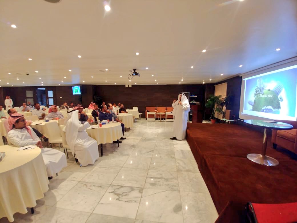 GB_chapter's tweet photo. جانب من حضور محاضرة رفع #كفاءة_الطاقة بتطبيق المبادئ الأساسية للاستدامة في #الابنية_الخضراء لرفع كفاءة المشاريع وفق رؤية المملكة ٢٠٣٠

والتي أقيمت بمقر الهيئة 
في مدينة #جده
#greenbuilding https://t.co/grPWnlFhh7