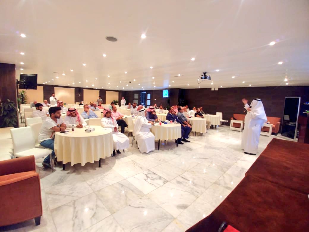 GB_chapter's tweet photo. جانب من حضور محاضرة رفع #كفاءة_الطاقة بتطبيق المبادئ الأساسية للاستدامة في #الابنية_الخضراء لرفع كفاءة المشاريع وفق رؤية المملكة ٢٠٣٠

والتي أقيمت بمقر الهيئة 
في مدينة #جده
#greenbuilding https://t.co/grPWnlFhh7