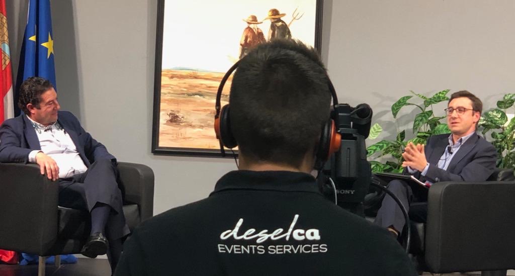 No te pierdas la segunda parte de #ConcejoAbiertoViana con su alcalde <a href="/CollantesVe/">Alberto Collantes</a> que contesta a tus preguntas en directo. No dudes en seguir enviando las tuyas, <a href="/ACuaresmaRenedo/">Ángel Cuaresma</a> se las hará llegar. <a href="/DeselcaEventos/">Deselca Eventos</a>