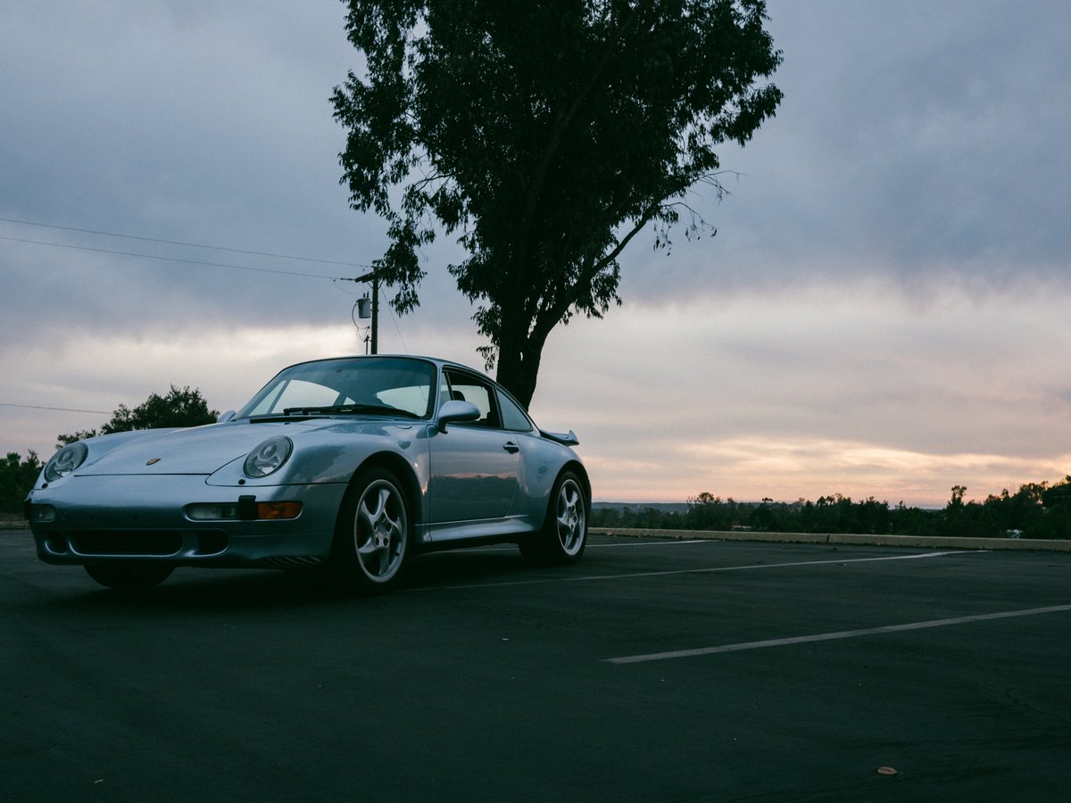 CPR_Classic's tweet photo. The fun doesnโt stop when the sun goes down! #TurboTuesday .
#CPRclassic #Porsche #drivetastefully #Porsche911 #concours #turbo #993 #classiccars #instacar #rebuild #restoration #vintagecars #thereisnosubstitute #aircooled https://t.co/wG7hD5nFg1