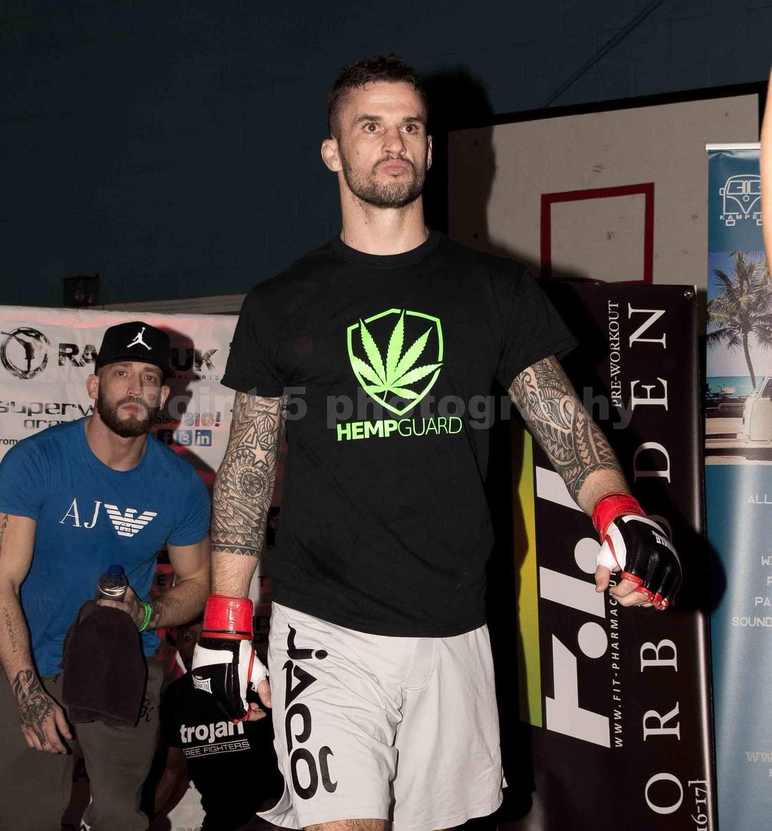 chrisastleymma's tweet photo. Loved making the walk on Sat night at @raged_uk and repping @hempguarduk !
Looking forward to getting back in the gym this week and raising levels for Feb!!
#mma #bjj #wrestling #boxing #gnp #trojan #8pac #elbows #cbd #hempguard https://t.co/cZ0bmLxByb