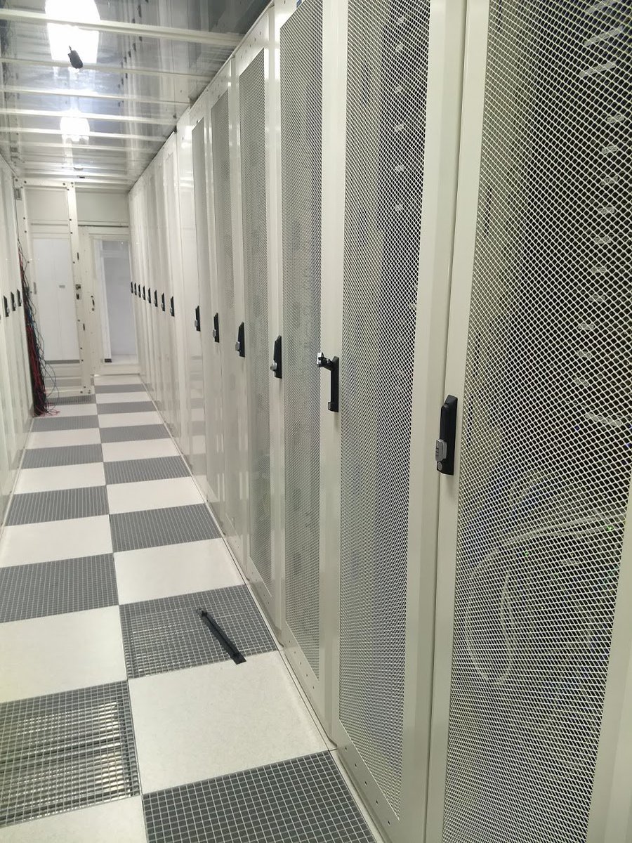 GetReviced's tweet photo. Belangrijke mededeling: Op dinsdag 20 november 2018 zullen alle diensten van onze klanten (websites, mail, databases) vanaf 20:00 uur onbereikbaar zijn. Wij verhuizen onze servers naar een nieuw datacenter in Amsterdam. Voor meer informatie verwijzen wij naar de nieuwsbrief. https://t.co/KgM7QAgju6