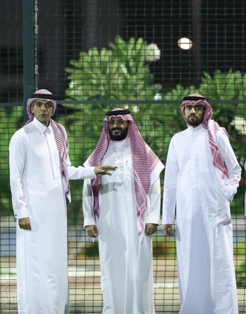 للامانه لم ارئ في هذا الموسم اقتراب اداري بحت مثل ما اشاهده الآن .. هم الأنسب في المكان المناسب .. لؤي ناظر وانمار وكعكي " متابعة ودعم - اهتمام - احتواء - حل مشاكل - تحفيز وحضورهم ايجابي ١٠٠%  "

كلنا ثقة فيهم💛