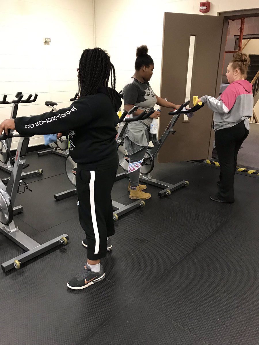 mrsbaileyiam's tweet photo. We did a little service, heard about all the Y had to offer and had some fun in the gym!! @InspireMuncie https://t.co/HBtfqCS1eZ