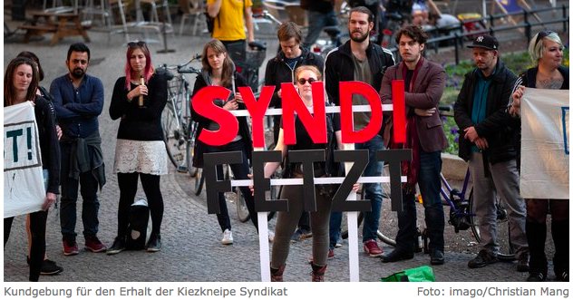 📨 nach 33 Jahren Kündigung
📭 Haus gehört Briefkastenfirma
🗃️ 75 weitere Firmen in gleichem Kasten
🔎 insg. 6.200 Einheiten/Wohnungen/Gewerbe in B
🕵️‍♂️ Immobilienriese #PearsGroup enttarnt
Klingt nach Krimi? Ist aber Realität in #Neukölln 👉 taz.de/Linke-Kneipe-e…
#Syndikatbleibt