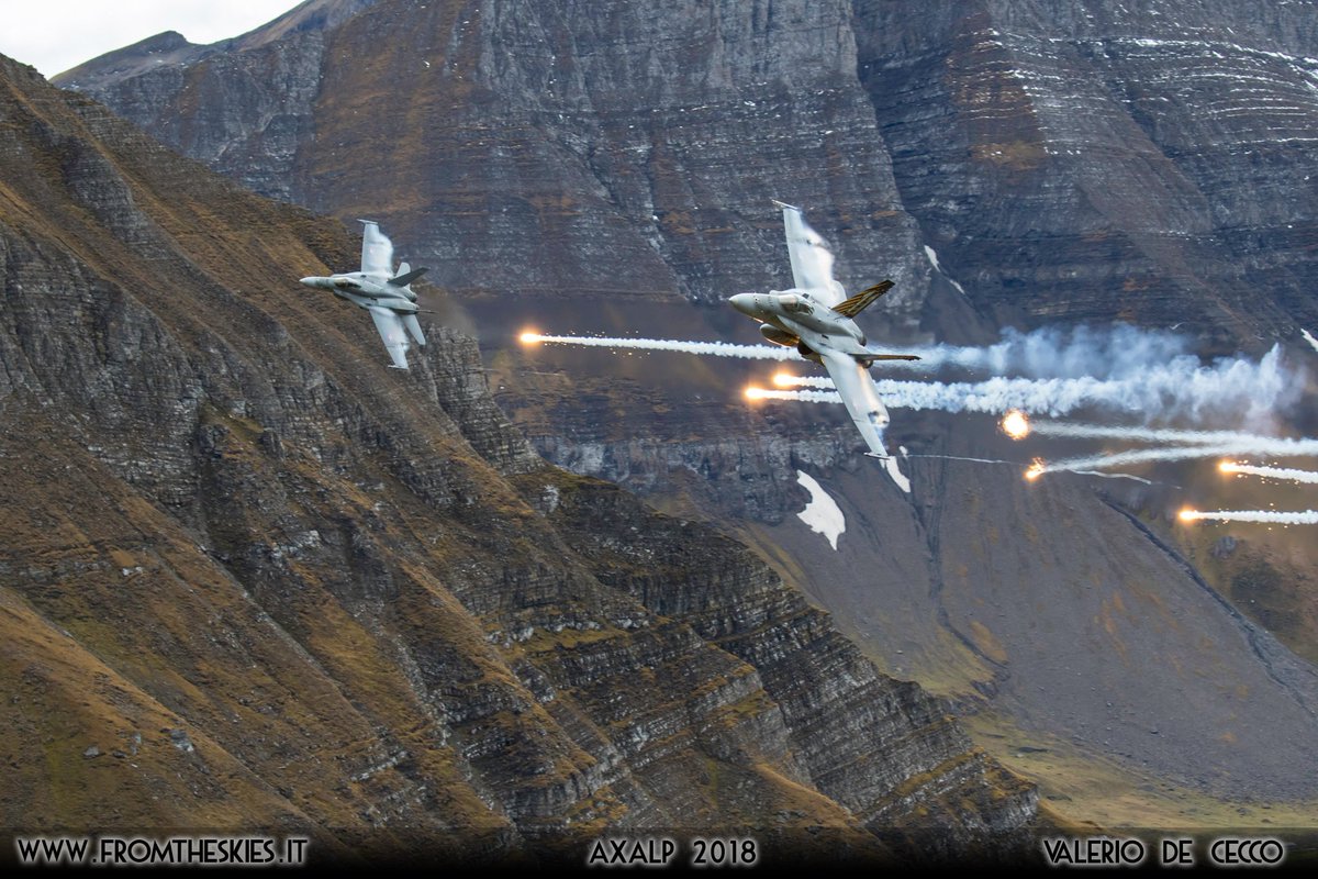 fromtheskies08's tweet photo. Direttamente dalle alpi bernesi ecco il nostro reportage fotografico di #Axalp 2018, l'esercitazione di tiro aereo organizzata dalla Forze aeree  svizzere.  👉 https://t.co/9ZiNKQked5 https://t.co/id0Dq4vhJP