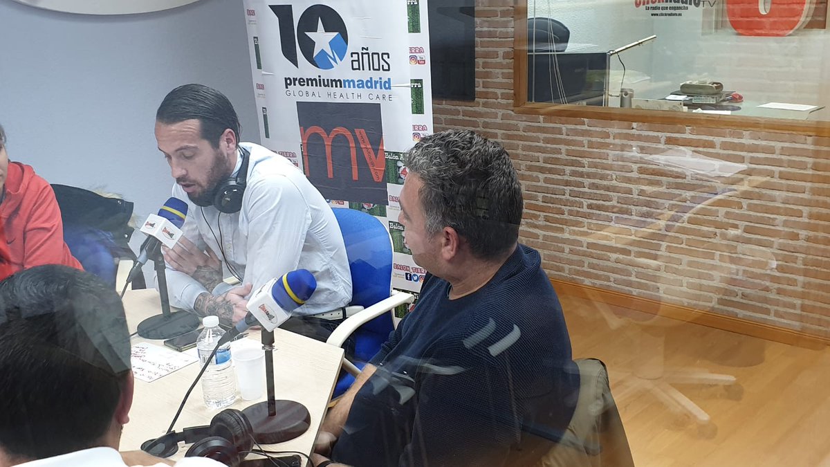 IvoVillar's tweet photo. Hoy en @Balon_Tierra programa N° 98 en los renovados estudios @ClickRadioTv con @aguscoach y @Lekar_10 del @olimpicomadrid.
MUCHÍSIMAS GRACIAS POR VUESTRA VISITA, CADA DÍA MÁS ENGANCHADO AL FÚTBOL FEMENINO.
https://t.co/I6YQyDu9NQ
#BalónATierra
#Programa98
#FútbolFemenino https://t.co/3DDFjBMOj0