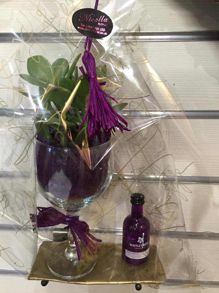 handpickedlocal's tweet photo. @nicollaflorist | When you need a little festive inspiration! Ask for details on our our Christmas ideas and make it personal! #wetherbyhour #christmasiscoming #personaltouches https://t.co/sMpSejXPas