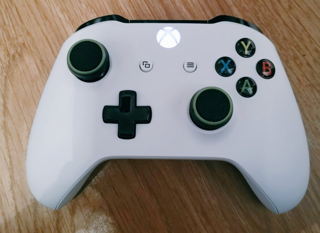 HorizonJester's tweet photo. Brand new controller just turned up today! Will be getting my new add-ons from @ApexGrips very soon! And you should too... Especially if you keep raging like me! Use code "Jester" for 5% off! https://t.co/q57qSvyx9C