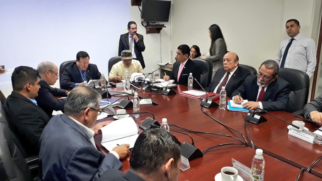 SeguridadSV's tweet photo. Junto a @inspectoriasegu nos reunimos con diputados de la Comisión de Seguridad y Combate a la Narcoactividad de @AsambleaSV, con el objetivo de explicar el funcionamiento de las áreas administrativas y presupuestarias de la institución. https://t.co/Zx6IjHJmJI