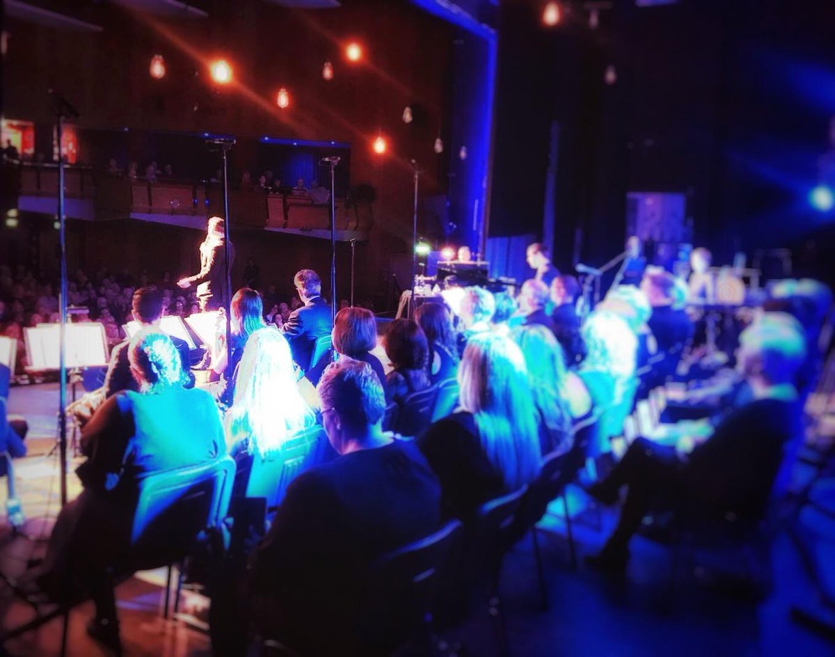 LondonShowChoir's tweet photo. Cracking first half with @russellthevoice What a voice! Such a joy sharing the stage with this man. Tonight we are here in Southend! #LSCRussell2018 #Southend #ChoirOnTour #Singing #KeepMusicLive https://t.co/M6ApQXXW8P