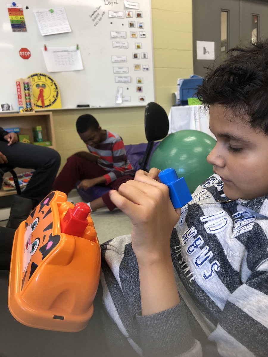 Foam painting and working together today....what a terrific Tuesday 🤗<a href="/BrittanyNeill3/">Brittany Neill</a> <a href="/Saunder14847269/">Kerry Ann</a> <a href="/MsSmithVillager/">MissSmithVillager (she/her)</a>