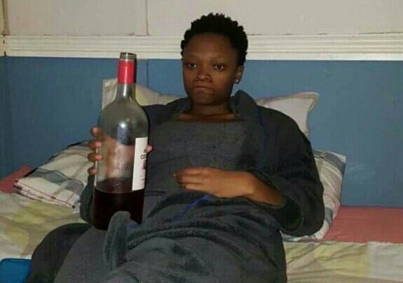 Teezy_Promking's tweet photo. Next year rona baose bereke re apara formal ra itatlhela kodi officing tsadi company ge ba bitsa maphodisa gore bare tshware, gere fitlha police station re certify'ela batho ene geba re tseyela di stempe re ntsha di ballpen re tseya di statement korr maan re bereka ka masepa https://t.co/8qn5hKM2p8