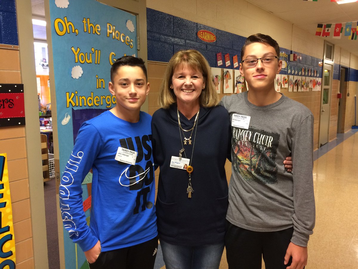 mrsgrif4142's tweet photo. Junior high learners choosing to come back to visit elementary teachers and staff, on their day OFF, that they earned from excelling!! Their success is the reason we get up each morning and do what we do!! #PLCPRIDE #PLC4AR @FSSchools @SolutionTree https://t.co/vDGzGQmTDx