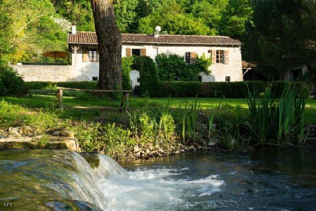 FrenchPortal's tweet photo. Eleanor's Pick of the Day
Poitou-Charentes > Charente > Near Ruffec - 480,000 euros.
A beautifully renovated 15th century mill, dating back to 1407, within its own very secluded grounds of 14 acres including woodland and private river frontage. https://t.co/315DTZpMxP #fishing https://t.co/fYWAzzCKrQ