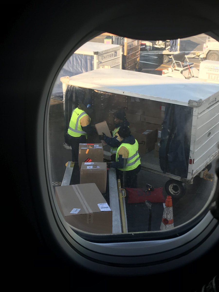 LCChaney64's tweet photo. @united you need to explain why you are delayed an hour to put these @amazon boxes on the flight. 100s of them. People are missing connections. Young babies onboard. #UA3960 #notcool https://t.co/pk4rmIUIe0
