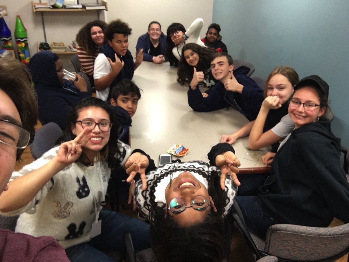 MGHClayCenter's tweet photo. Our research assistant hanging with the peer leaders at the MGH Revere Youth Zone. #100DaysofHealthyMinds
#smile #wearethefuture #leaders #friends #teens #connectionsmatter #goodtimes #peaceout #power #feelgood #tuesdaymotivation #mentalhealth #mentalwellness #HealthyMinds https://t.co/NQRO9RbXok