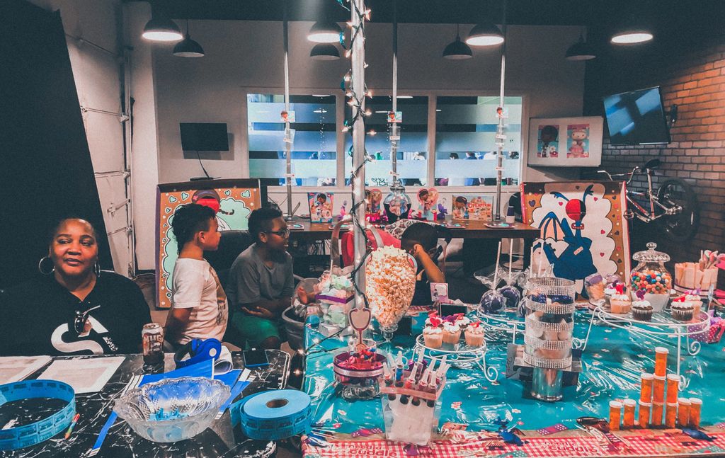 SolidArtNow's tweet photo. We’re just a couple of kids with goals to change lives 💁🏾‍♂️💯🙏🏾  | our mission is to #love | Music help us relax and give us energy to create love.  #solidART #giveaway #backpacks #dallastexas #giveback #charity #kidsofdallas  #music #Empowerment #eventspace https://t.co/lJzKBKWSs8