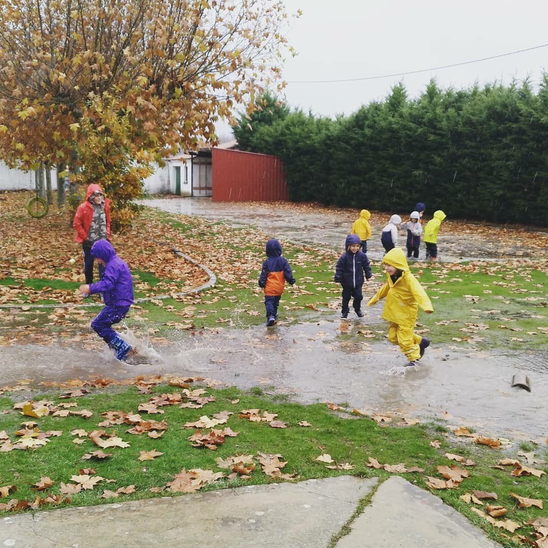 Como dijo <a href="/asolers/">Alberto Soler</a> en su charla en #Burgos Dejad que las niñas y niños jueguen en el barro! Y disfrutad con ello. 🌺La infancia es ese momento en el ser humano, en el que todavía no se ha corrompido, así que no queramos marchitarla🌺
#DíaInternacionaldelaInfancia #EscuelaActiva