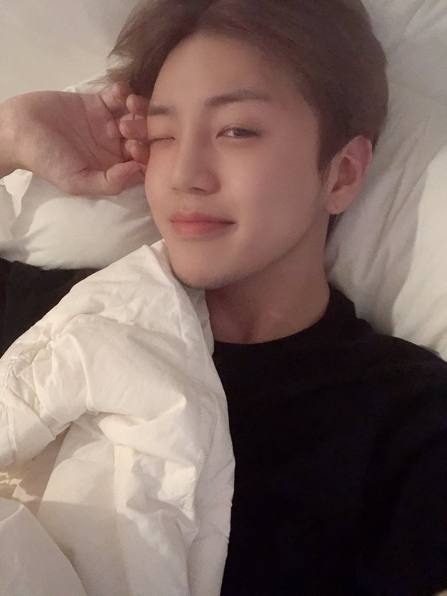 official_ACE7's tweet photo. [#에이스_동훈]
빈둥빈둥~🙃👍👋🛏 
#멕시코_에이스  #MEXICO_ACE https://t.co/3IJkZvTARS