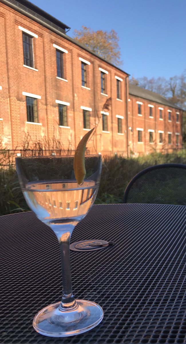 AnneP67's tweet image. Great way to end the weekend @BombaySapphire
