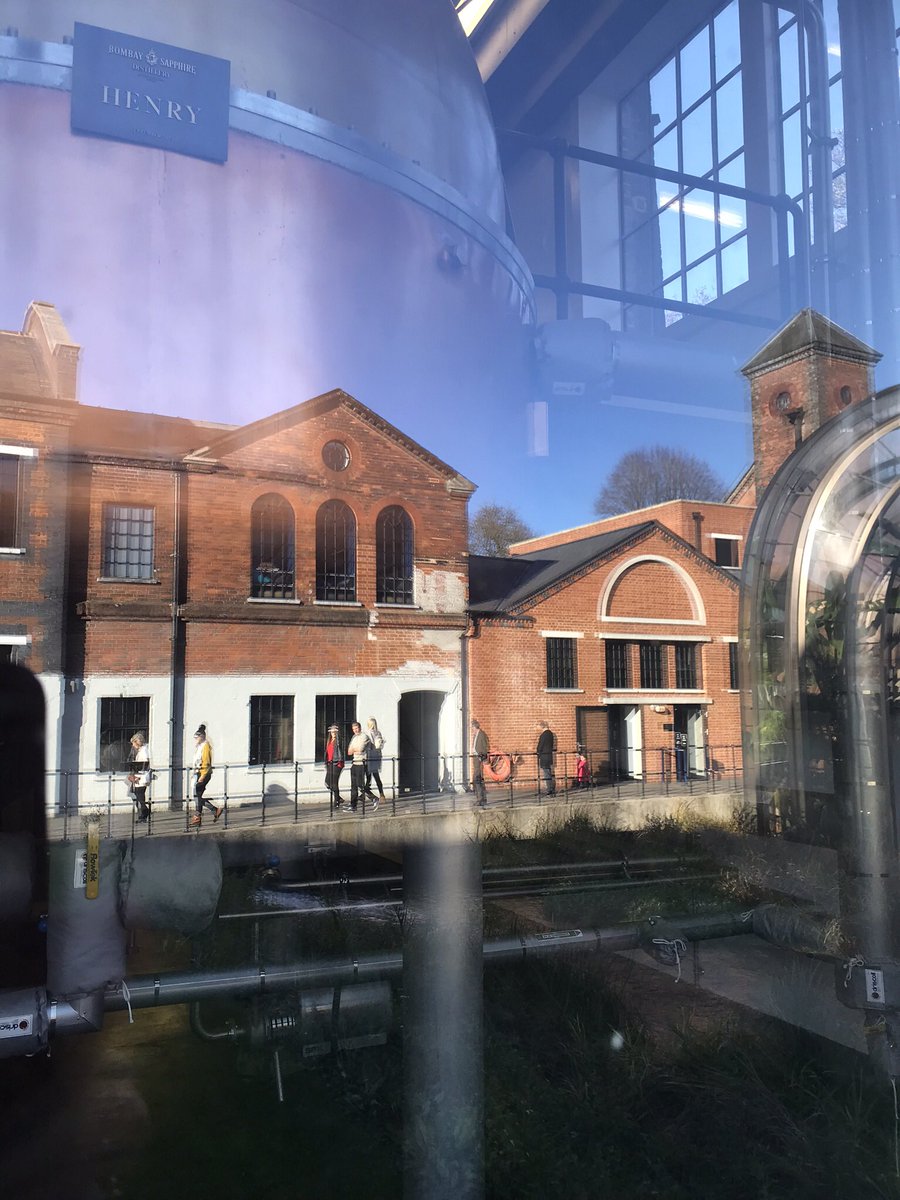 AnneP67's tweet image. Great way to end the weekend @BombaySapphire