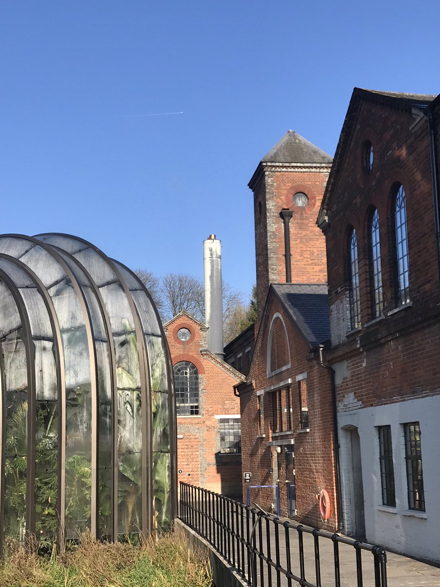 AnneP67's tweet image. Great way to end the weekend @BombaySapphire