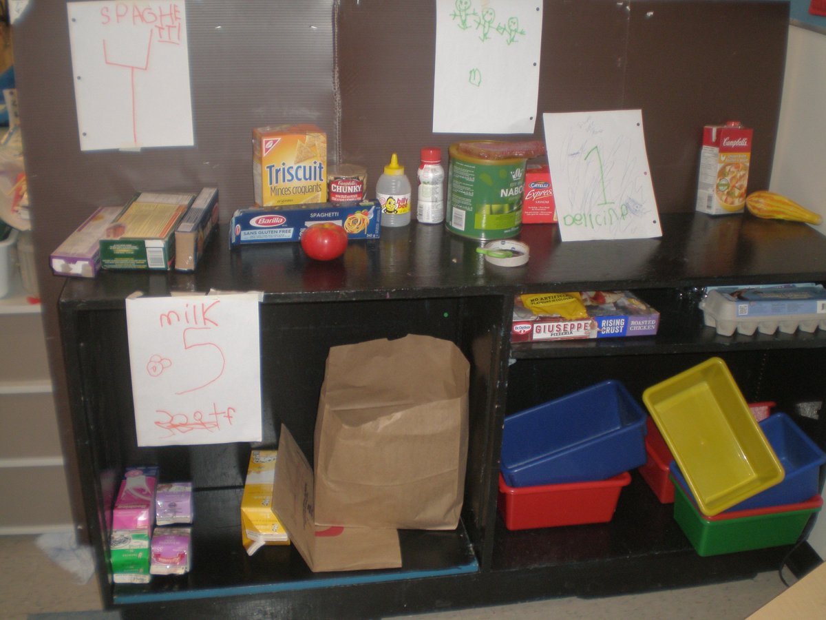 PjFast1's tweet photo. Room 3 a.m. is setting up a grocery store! Children have meaningful opportunities for lilteracy and numeracy, strategizing and team work that can apply to the real world. Families let your children help you do the shopping! https://t.co/PvFVLydL9p