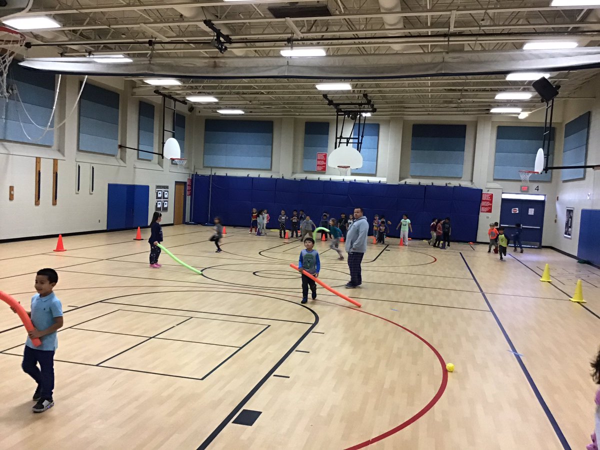 cedeliee's tweet photo. Last day before Thanksgiving break, lots of great activities and fun with the best specialists in FCPS! #centreridgees @Region4FCPS #OtherPeopleMatter https://t.co/c2A2xvp3Xv