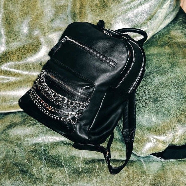 TaskPRUK's tweet photo. Keeping on trend with @AshFootwearUK Domino Backpack🎒
.
.
.
#ash #ootd #TASKpr #pragency #london #fashionpr #repost #trendstyle #accessories #ashgirls #fashioninspiration #womenswear #womenstyle #monday #mondaywish #photoshoot #falltrends #greentones # #londonfashion https://t.co/eCyqWoThAa