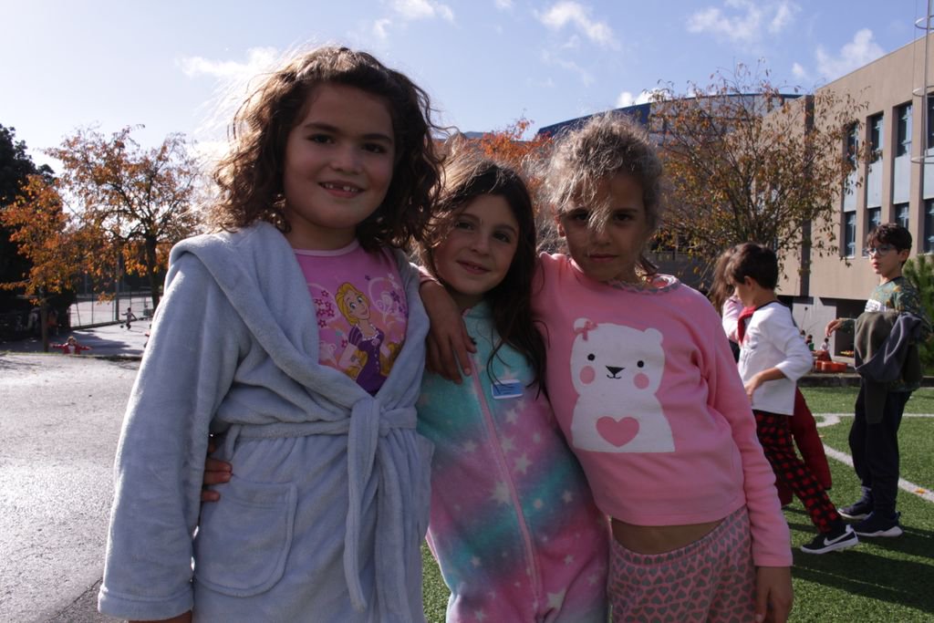 CLIP_school's tweet photo. Today CLIP joined “Missão Pijama” in order to raise money for the solidarity institution Mundos de Vida. What a happy colourful day!
#PJ #internationalschool https://t.co/QRzDqpolpa