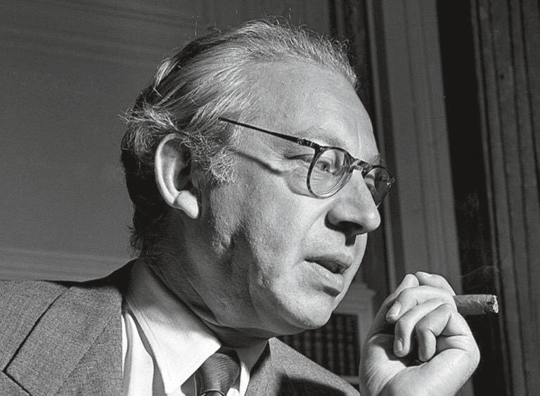   #LesCinéastesDuHangarRangée 4 :67 - ALEXANDER KORDA16 septembre 1893 - 23 janvier 1956(Hongrie)- La Dame de chez Maxim’s (33)- La Vie Privée d’Henry VIII (33)- Rembrandt (36)- Le Voleur de Bagdad (40)- Lady Hamilton (41)Producteur du Troisième Homme (49)