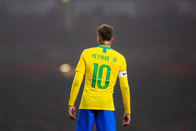 NeymarFr_'s tweet photo. Le staff médical brésilien confirme la Lésion à l’adducteur de la cuisse droite pour Neymar. https://t.co/YFF1BQC3ba