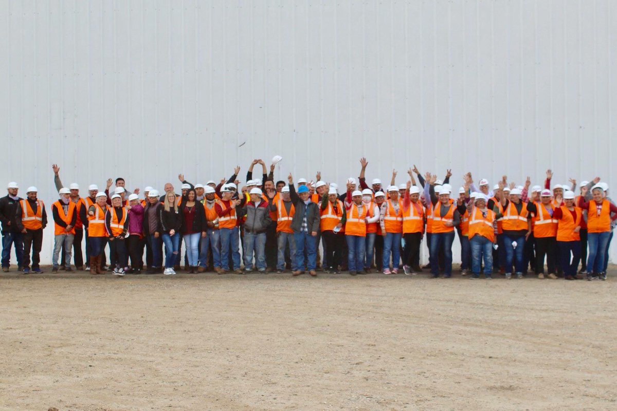 JSSAlmonds's tweet photo. JSS Almonds and Integrity Labor Services joined together to provide an employee luncheon hosted by @kcteenchallenge on Nov 16th to thank all of the employees for their year-round hard work in our processing facility. #almonds #caalmonds #jssalmonds #cagrown https://t.co/XyyLjJWYO5