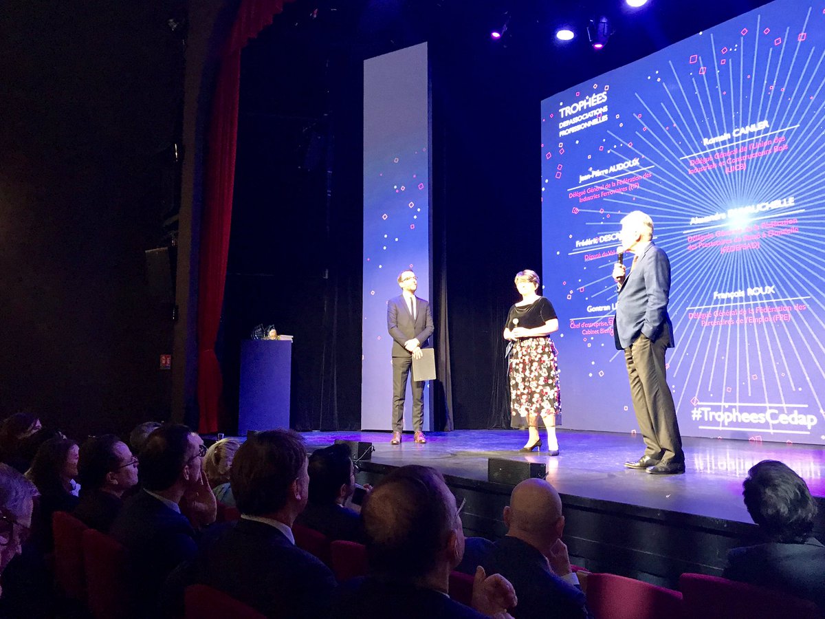 UNGE_officiel's tweet photo. #UNGE présent à la cérémonie des #TropheesCedap des #associationsprofessionnelles : bravo à tous les lauréats et fier de notre plateforme collaborative mess@GE @AgenceMH @cedap_assopro @ThTourEiffel #géomètresexperts #innovation #mutatation #ambition https://t.co/J5pAZtVkbZ