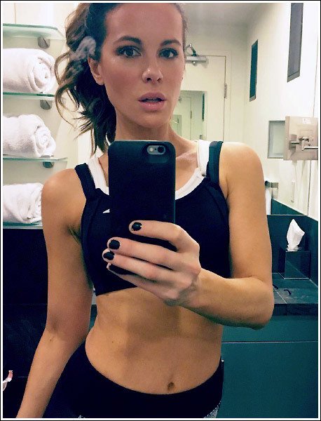 Ares (@thebeautyofwar) on Twitter photo 