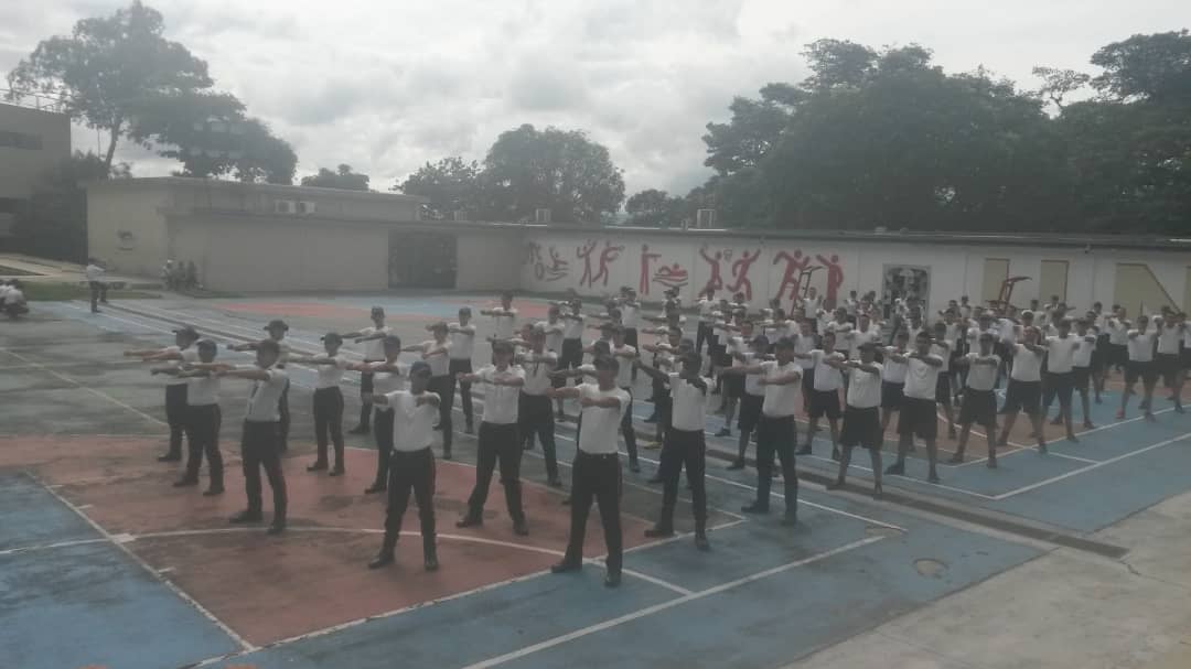 UNES__Tachira's tweet photo. El patio central de la @UniversidadUNES #Tachira fue el escenario donde se desarrolló hoy #20Nov una tarde de deporte de los estudiantes con las academias. https://t.co/cHdOcWdQWG