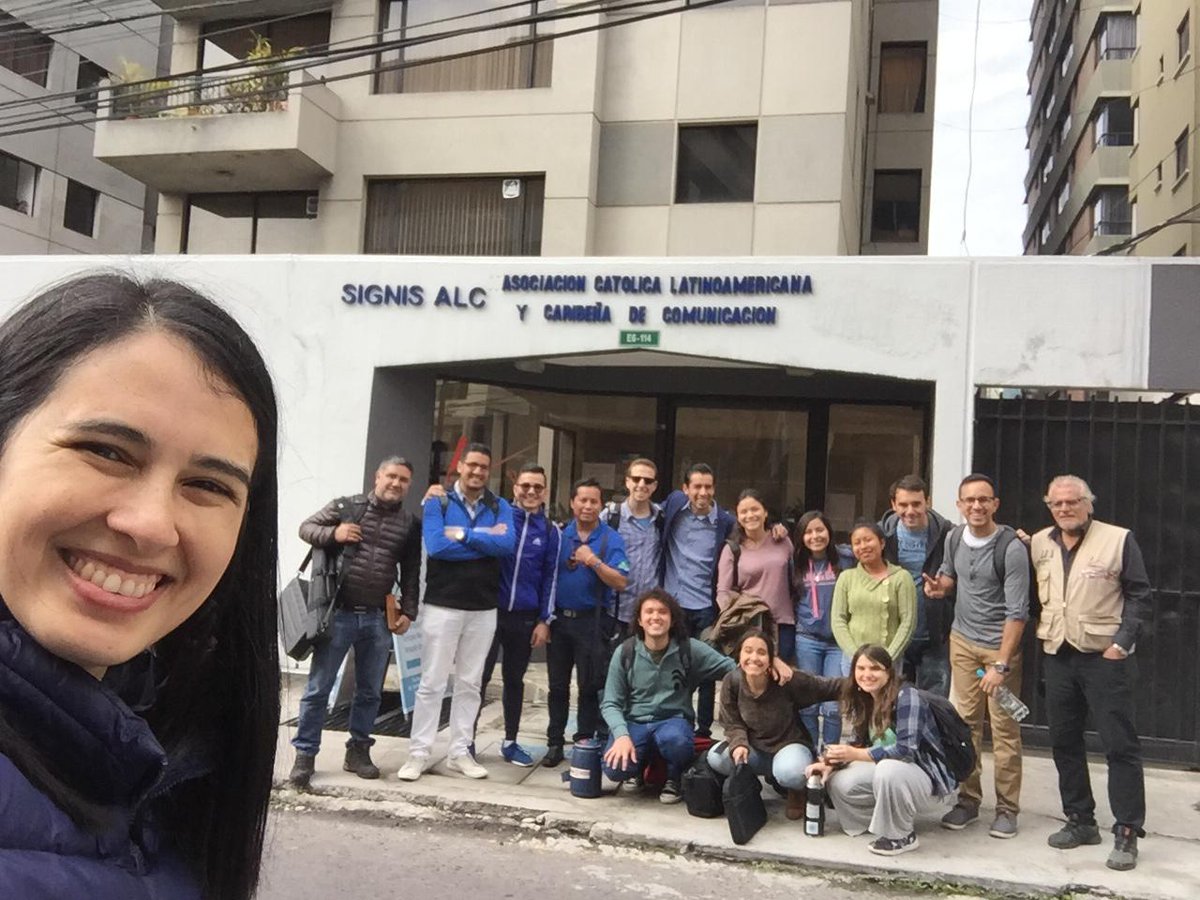 sebasansonf's tweet photo. Empezó la primera edición del #COMMLabALC en #Quito. 13 jóvenes comunicadores latinoamericanos católicos nos reunimos para formar nuestra mirada en torno a la doctrina social de la #Iglesia. Con @claripla estamos representando a nuestro querido #Uruguay. Por todo: ¡gracias! https://t.co/FLA8Samcjy