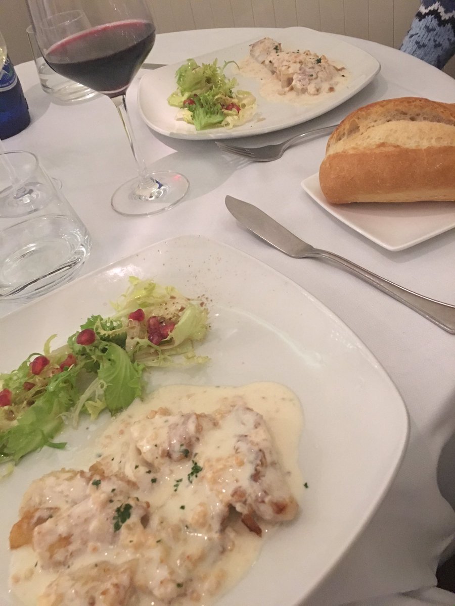 OlayaExclusive's tweet photo. De cenita! 😘 #datedinner #dateOlaya #felizmartes #regalo #sentidos #escortmadrid #menudegustación #maridaje #restaurantebolivar https://t.co/f4e6YxbDvm