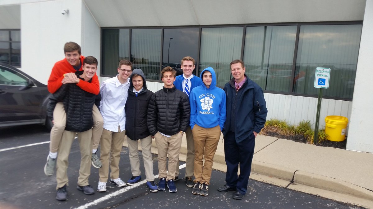 MrRobertLind's tweet photo. @CovCathSTEM Aerospace Engineering students on a field trip to the tower at CVG. @CovCathColonels @PLTWorg https://t.co/n7UyH6HGdV