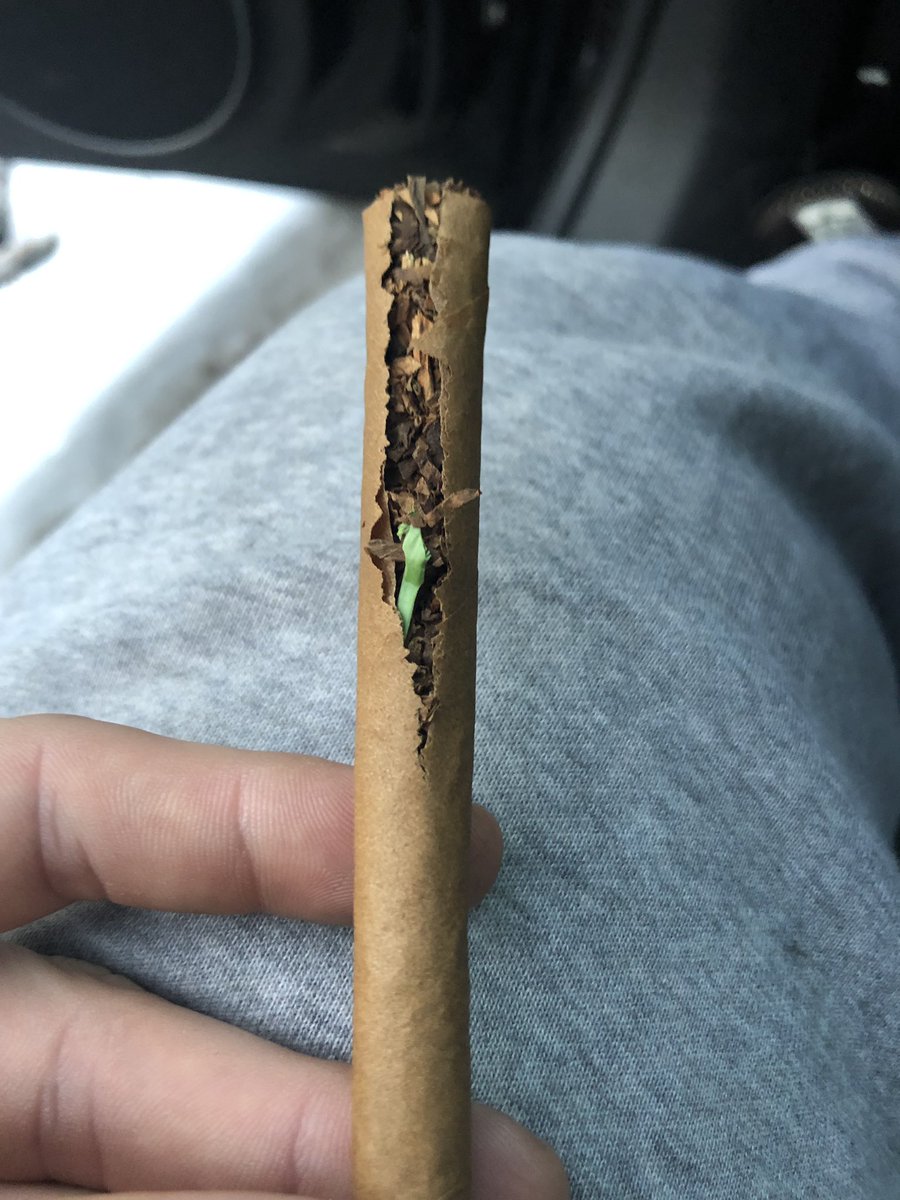 archer433's tweet photo. @SwisherSweets yo what is this shit stright up just split it https://t.co/Rx0NFBsx1Z