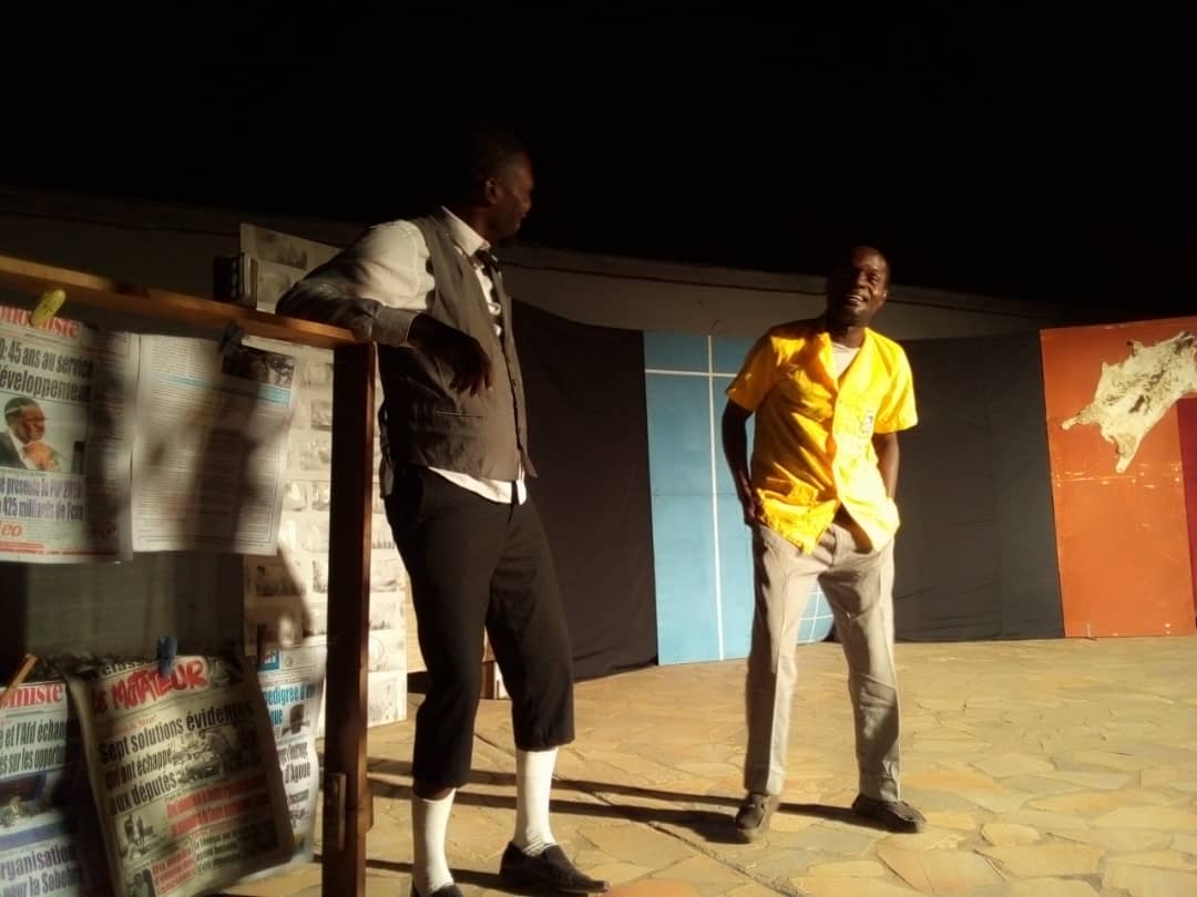 « Tache noire sur le cœur » présentement à l’espace TV5 de Natitingou devant des spectateurs joyeux.
#Culture #Wasexo #Afrique #DigitalBenin #Benin, #FITHEB2018 #team229, #fitheb
<a href="/koboudeleon/">Léon Anjorin KOBOUDE</a> @ortb_info <a href="/ACTU_BENIN_INFO/">ACTU BENIN INFOS</a> <a href="/PNUDBenin/">PNUD Bénin</a> <a href="/UEMOA_Officiel/">UEMOA_Officiel</a> <a href="/Fithebbenin/">Fithebenin</a>