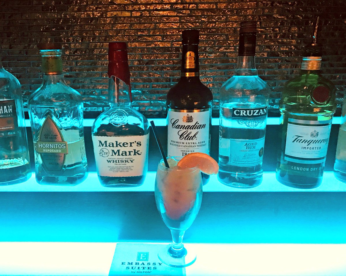 Cool drinks, warm welcome. Join us every night of the week for our Evening Reception.