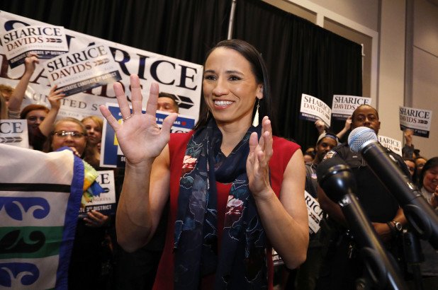 highesthopes's tweet photo. Yes, @sharicedavids! 👏 Get to know Kansas' newly elected member of Congress 👊🇺🇸 https://t.co/LFOuXQ7I1e #TeamSharice https://t.co/8RECuiyfRY