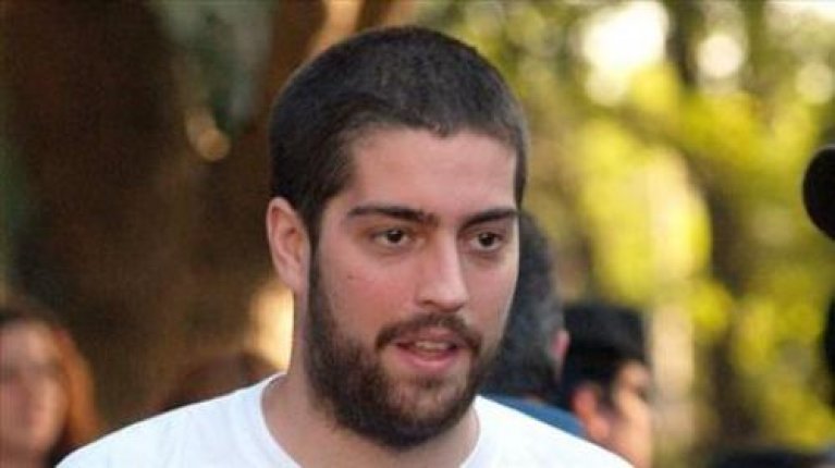 📌 ¡Nuevo tema de Don Osvaldo! “Se levantan paredes para poder aislarte. Se fabrican armas para gobernarte” 🎶 La banda liderada por Pato Fontanet presentó “Evolución” ➡ bit.ly/2DP4iGJ