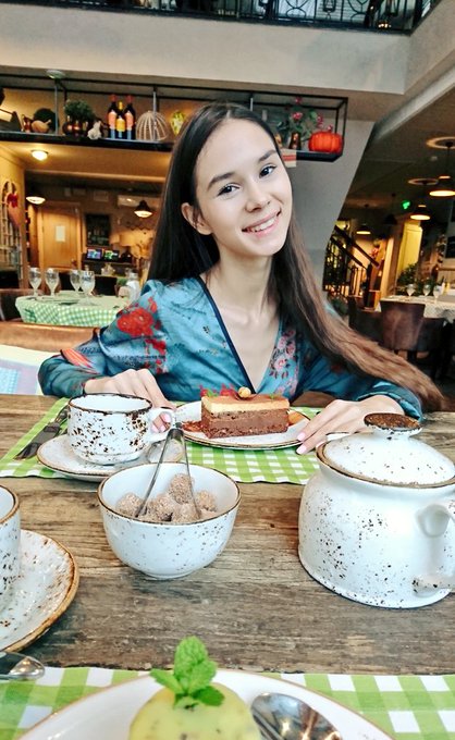 Tea time with @FloraMetart 😜 tomorrow will show some new photos 😘 good night 😴🌃 https://t.co/oFdQC7z<a class="tags" href="/tag/florametart">@florametart</a>
