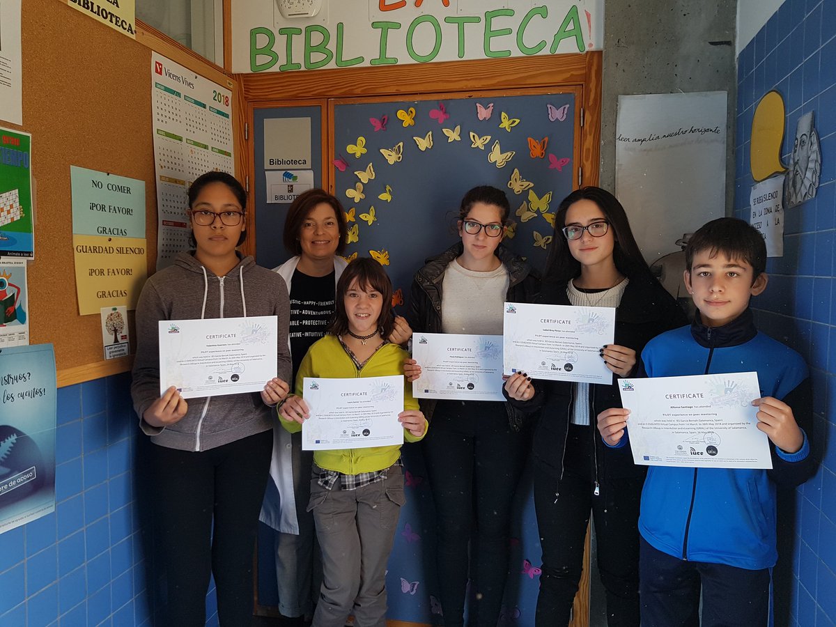 FonsecaAuro's tweet photo. Entrega de diplomas a los alumnos del @iesfgb de Salamanca participantes en el proyecto #eevalinto. @vzangra @grial_usal https://t.co/CbIXaYcNqw